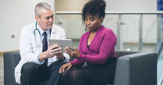 doctor-patient-ipad doctor-patient-ipad