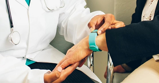 green-wrist-wearable-device green-wrist-wearable-device