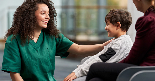 Nurse-in-scrubs-child-engagement-(2)