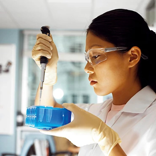 uuid_5c29da05-45f7-42e8-a42e-a875ae98a729_woman-in-lab